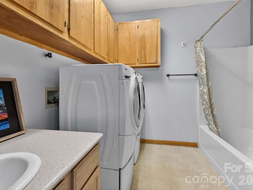 66 Misery Ridge None, Mill Spring, NC 28756.  MLS# CAR4386144, YatesRealty ID 30739. Apt laundry/bathroom