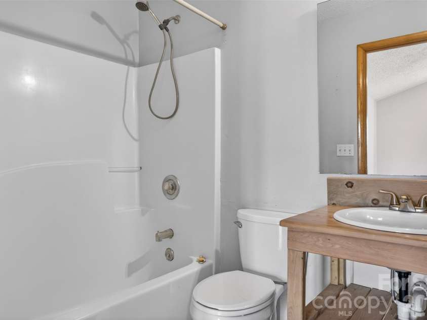 66 Misery Ridge None, Mill Spring, NC 28756.  MLS# CAR4386144, YatesRealty ID 30739. En-suite Bathroom