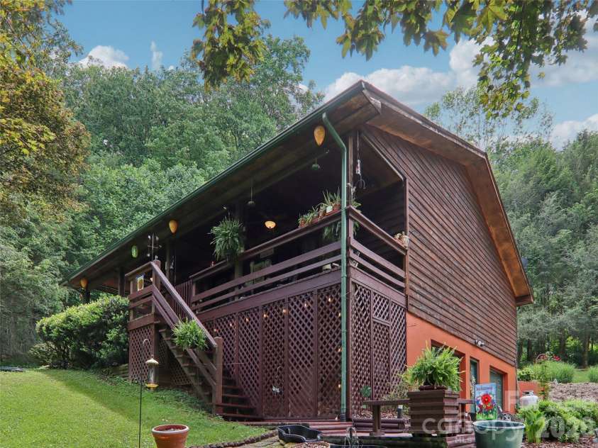 457 Shady Ridge Road, Waynesville, NC 28785.  MLS# CAR4358045, YatesRealty ID 30740. 
