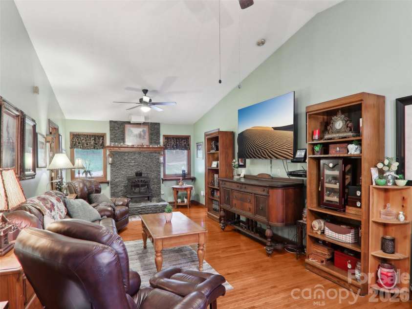 457 Shady Ridge Road, Waynesville, NC 28785.  MLS# CAR4358045, YatesRealty ID 30740. 