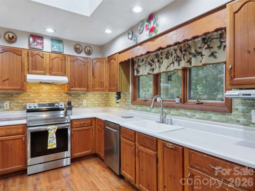 457 Shady Ridge Road, Waynesville, NC 28785.  MLS# CAR4358045, YatesRealty ID 30740. 