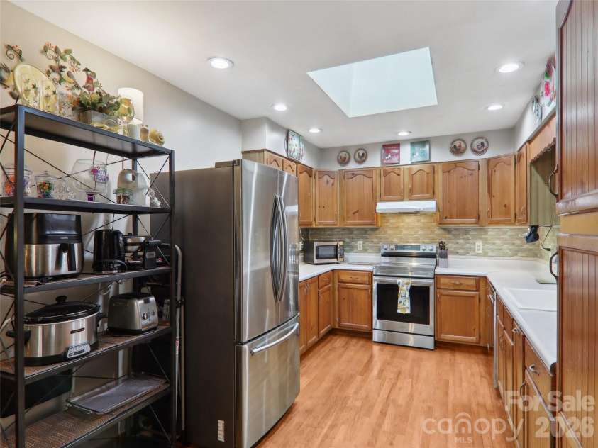 457 Shady Ridge Road, Waynesville, NC 28785.  MLS# CAR4358045, YatesRealty ID 30740. 