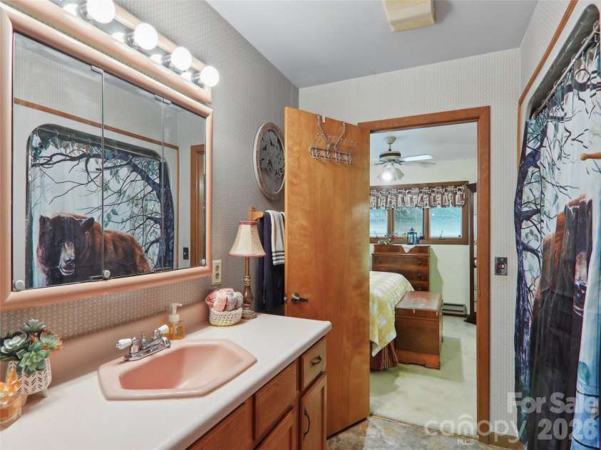 457 Shady Ridge Road, Waynesville, NC 28785.  MLS# CAR4358045, YatesRealty ID 30740. 