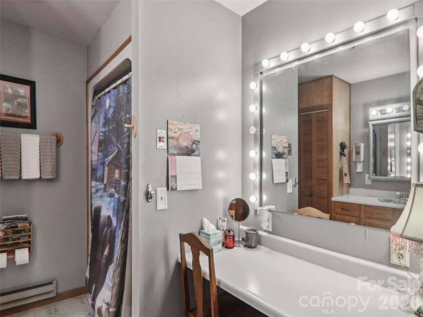 457 Shady Ridge Road, Waynesville, NC 28785.  MLS# CAR4358045, YatesRealty ID 30740. 