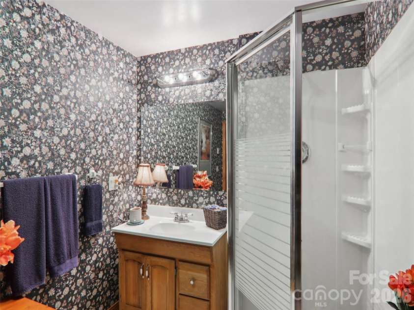 457 Shady Ridge Road, Waynesville, NC 28785.  MLS# CAR4358045, YatesRealty ID 30740. 