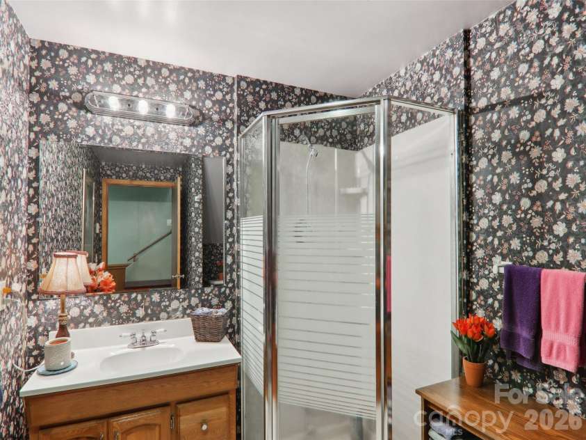 457 Shady Ridge Road, Waynesville, NC 28785.  MLS# CAR4358045, YatesRealty ID 30740. 