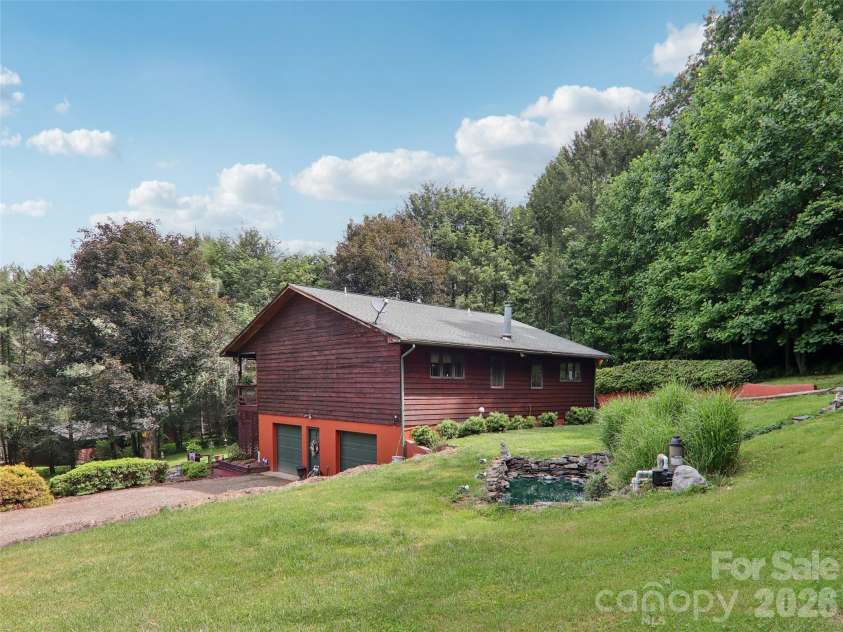 457 Shady Ridge Road, Waynesville, NC 28785.  MLS# CAR4358045, YatesRealty ID 30740. 