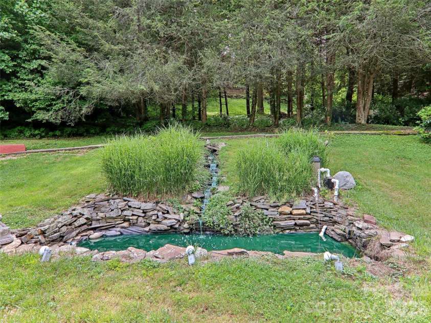 457 Shady Ridge Road, Waynesville, NC 28785.  MLS# CAR4358045, YatesRealty ID 30740. 