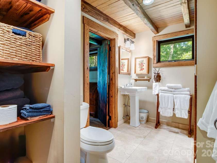 50 Mountain Top Lane, Mars Hill, NC 28754.  MLS# CAR4276175, YatesRealty ID 30742. Upper level full bath.