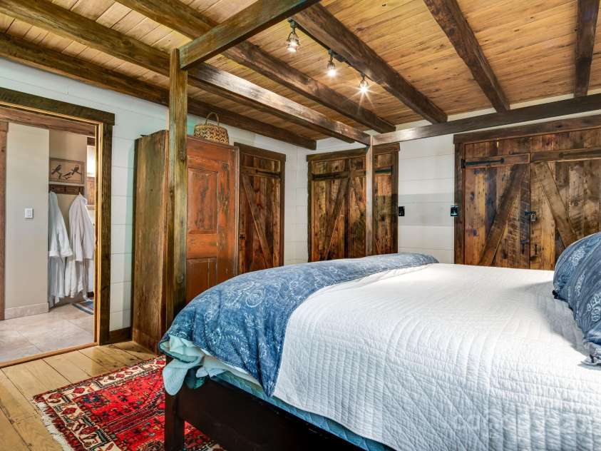 50 Mountain Top Lane, Mars Hill, NC 28754.  MLS# CAR4276175, YatesRealty ID 30742. Upper level primary bedroom.