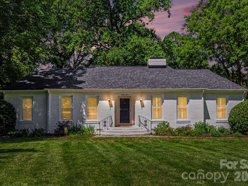 6818 Candlewyck Lane, Charlotte, NC 28226.  MLS# CAR4389235, YatesRealty ID 30742. 