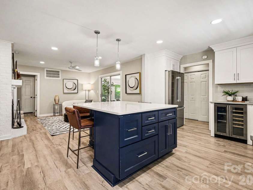 6818 Candlewyck Lane, Charlotte, NC 28226.  MLS# CAR4389235, YatesRealty ID 30742. 