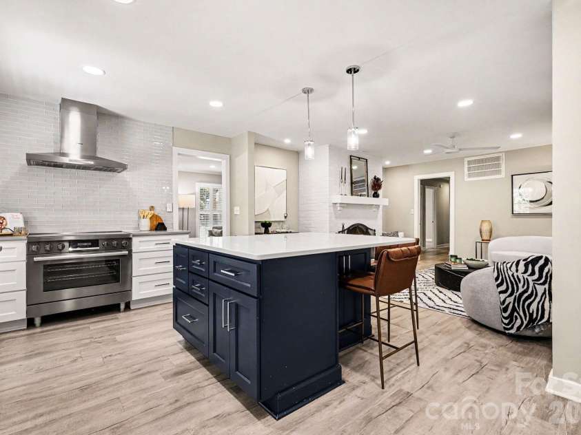 6818 Candlewyck Lane, Charlotte, NC 28226.  MLS# CAR4389235, YatesRealty ID 30742. 