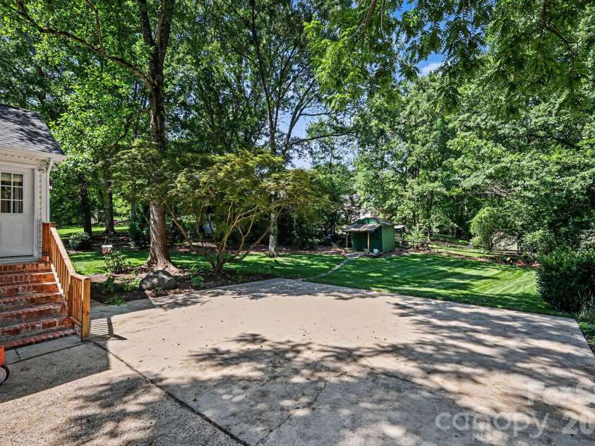 6818 Candlewyck Lane, Charlotte, NC 28226.  MLS# CAR4389235, YatesRealty ID 30742. 