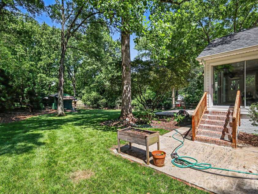 6818 Candlewyck Lane, Charlotte, NC 28226.  MLS# CAR4389235, YatesRealty ID 30742. 