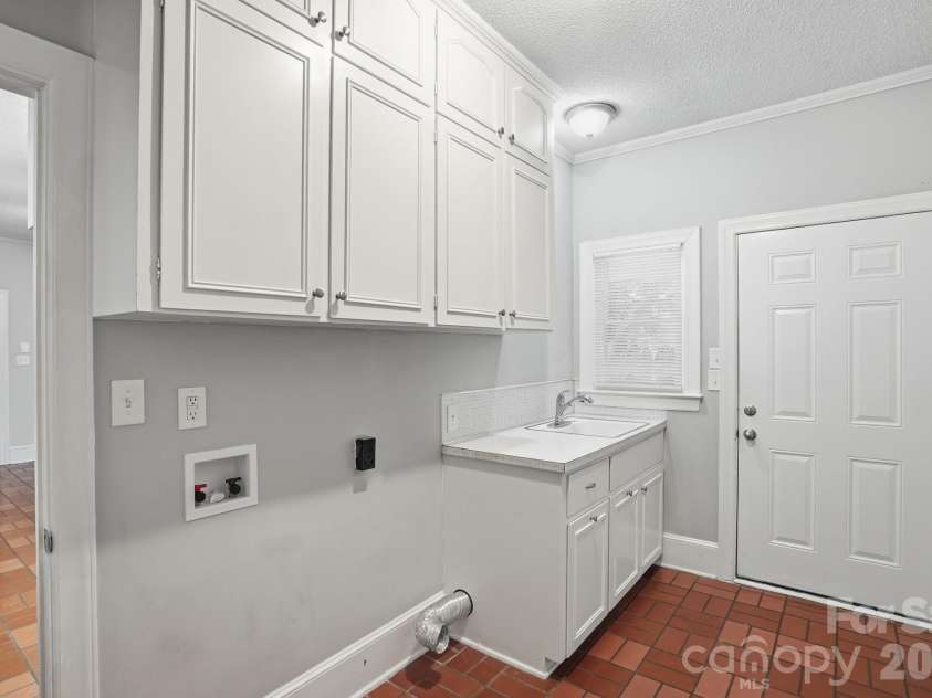 127 Forest Hills Drive, Monroe, NC 28112.  MLS# CAR4391330, YatesRealty ID 30743. 
