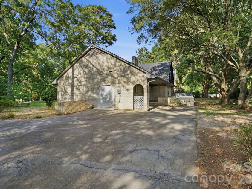 127 Forest Hills Drive, Monroe, NC 28112.  MLS# CAR4391330, YatesRealty ID 30743. 
