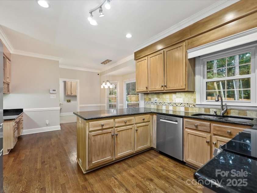 4810 Eddystone Drive, Charlotte, NC 28270.  MLS# CAR4289408, YatesRealty ID 30743. 