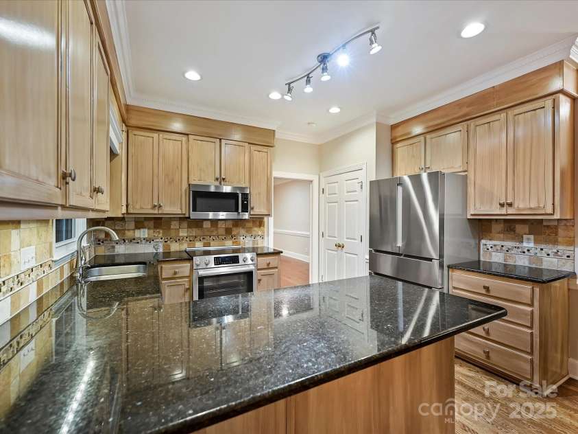 4810 Eddystone Drive, Charlotte, NC 28270.  MLS# CAR4289408, YatesRealty ID 30743. 