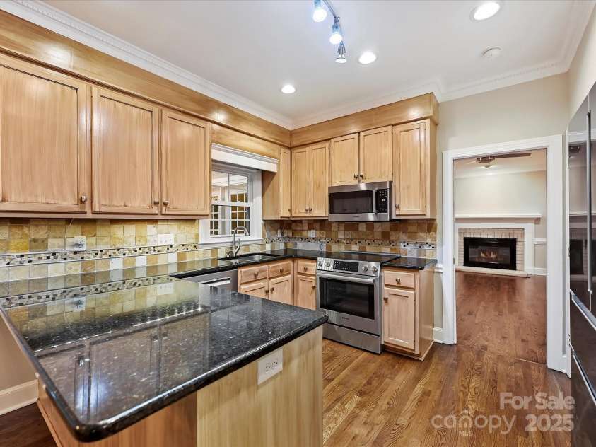 4810 Eddystone Drive, Charlotte, NC 28270.  MLS# CAR4289408, YatesRealty ID 30743. 