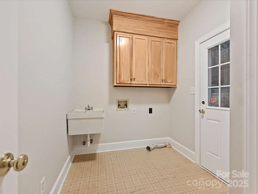 4810 Eddystone Drive, Charlotte, NC 28270.  MLS# CAR4289408, YatesRealty ID 30743. 