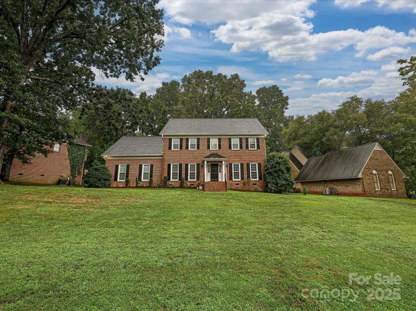 4810 Eddystone Drive, Charlotte, NC 28270.  MLS# CAR4289408, YatesRealty ID 30743. 