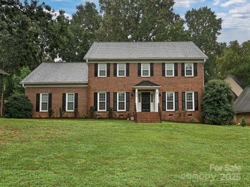4810 Eddystone Drive, Charlotte, NC 28270.  MLS# CAR4289408, YatesRealty ID 30743. 
