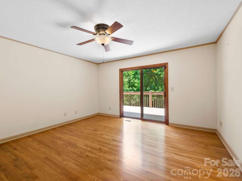 11 Robin Lane, Weaverville, NC 28787.  MLS# CAR4392260, YatesRealty ID 30744. 