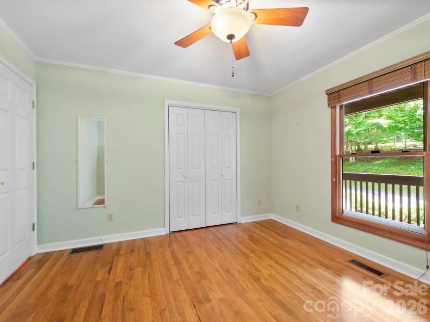 11 Robin Lane, Weaverville, NC 28787.  MLS# CAR4392260, YatesRealty ID 30744. 