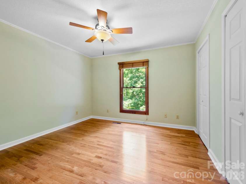 11 Robin Lane, Weaverville, NC 28787.  MLS# CAR4392260, YatesRealty ID 30744. 