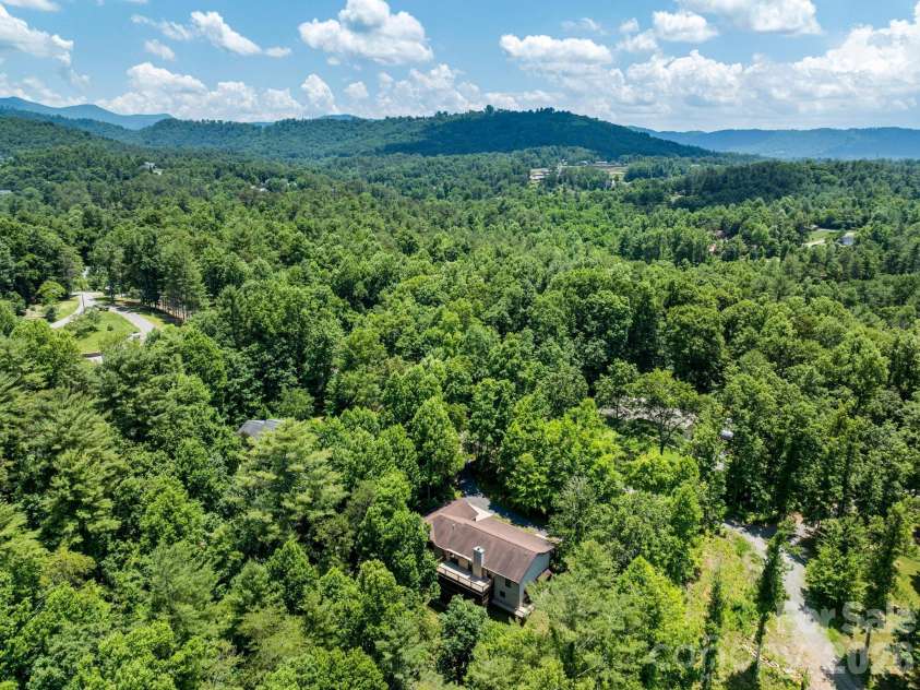 11 Robin Lane, Weaverville, NC 28787.  MLS# CAR4392260, YatesRealty ID 30744. 