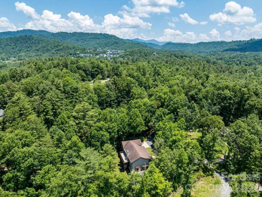 11 Robin Lane, Weaverville, NC 28787.  MLS# CAR4392260, YatesRealty ID 30744. 