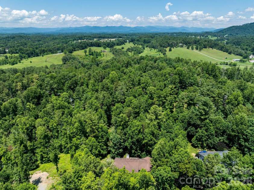 11 Robin Lane, Weaverville, NC 28787.  MLS# CAR4392260, YatesRealty ID 30744. 