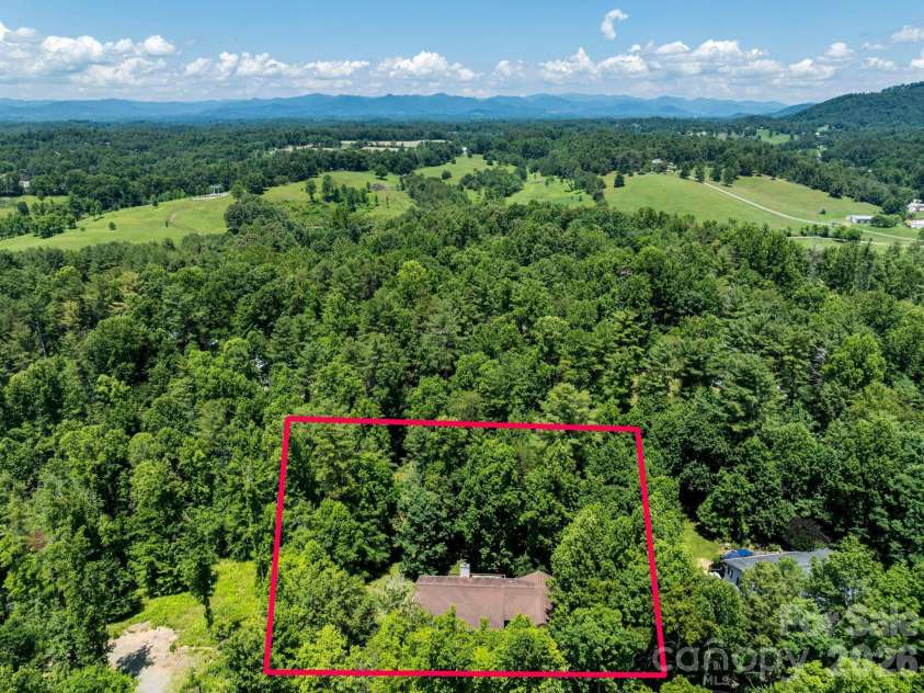 11 Robin Lane, Weaverville, NC 28787.  MLS# CAR4392260, YatesRealty ID 30744. 
