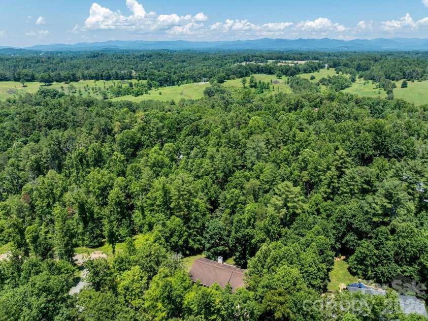 11 Robin Lane, Weaverville, NC 28787.  MLS# CAR4392260, YatesRealty ID 30744. 