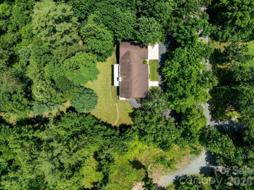 11 Robin Lane, Weaverville, NC 28787.  MLS# CAR4392260, YatesRealty ID 30744. 