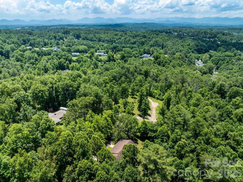 11 Robin Lane, Weaverville, NC 28787.  MLS# CAR4392260, YatesRealty ID 30744. 