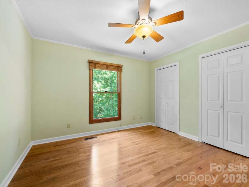 11 Robin Lane, Weaverville, NC 28787.  MLS# CAR4392260, YatesRealty ID 30744. BR 3