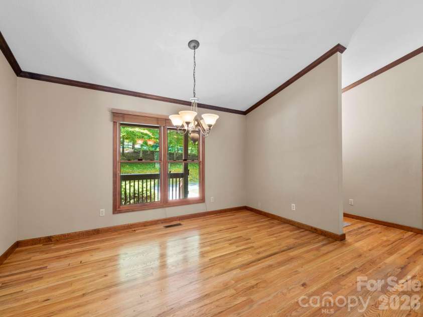 11 Robin Lane, Weaverville, NC 28787.  MLS# CAR4392260, YatesRealty ID 30744. Dedicated Dining Space
