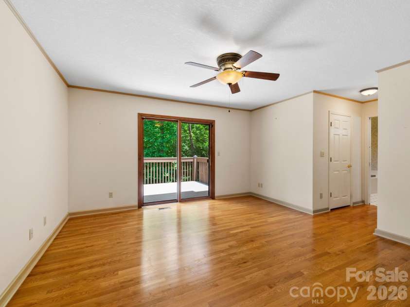 11 Robin Lane, Weaverville, NC 28787.  MLS# CAR4392260, YatesRealty ID 30744. Primary BR on Main Level