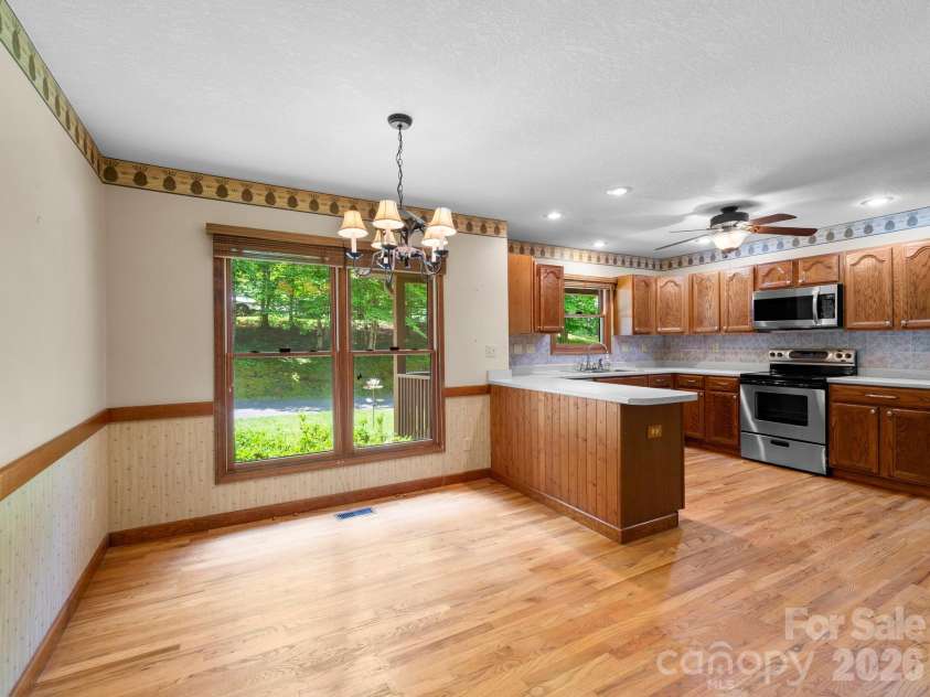 11 Robin Lane, Weaverville, NC 28787.  MLS# CAR4392260, YatesRealty ID 30744. Spacious Breakfast Nook