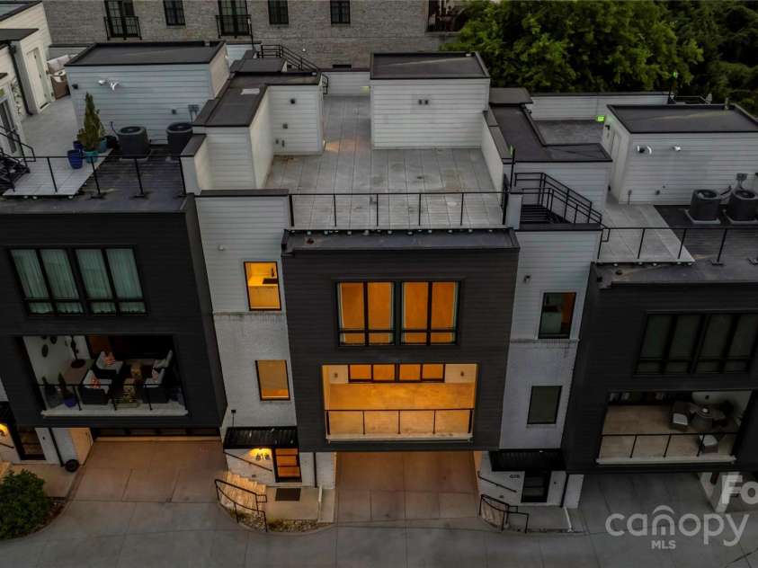 614 Queens Road, Charlotte, NC 28207.  MLS# CAR4252364, YatesRealty ID 30744. 