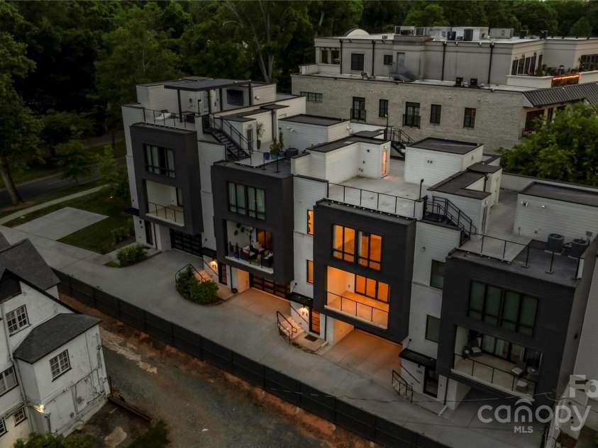 614 Queens Road, Charlotte, NC 28207.  MLS# CAR4252364, YatesRealty ID 30744. 