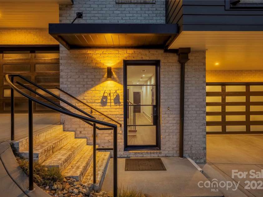 614 Queens Road, Charlotte, NC 28207.  MLS# CAR4252364, YatesRealty ID 30744. 