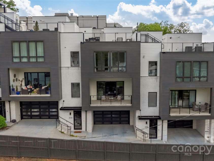 614 Queens Road, Charlotte, NC 28207.  MLS# CAR4252364, YatesRealty ID 30744. 
