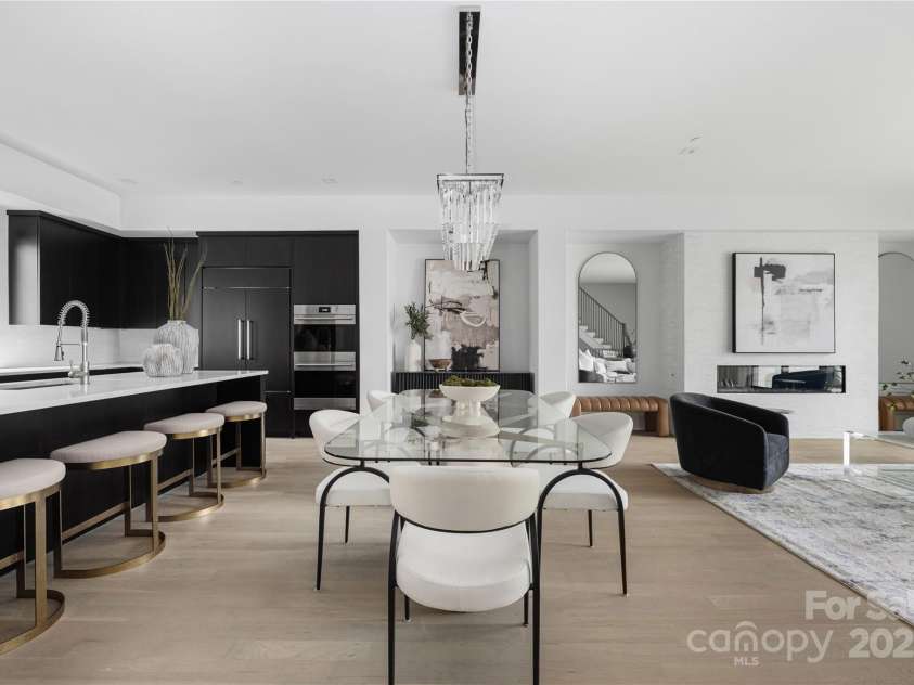 614 Queens Road, Charlotte, NC 28207.  MLS# CAR4252364, YatesRealty ID 30744. 