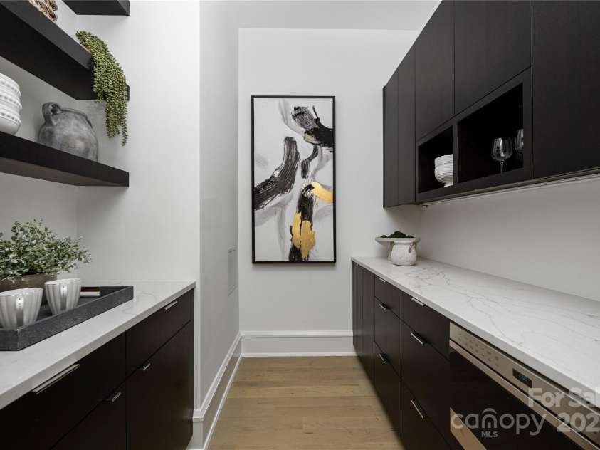 614 Queens Road, Charlotte, NC 28207.  MLS# CAR4252364, YatesRealty ID 30744. 