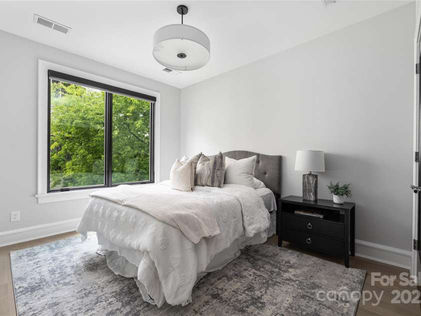 614 Queens Road, Charlotte, NC 28207.  MLS# CAR4252364, YatesRealty ID 30744. 