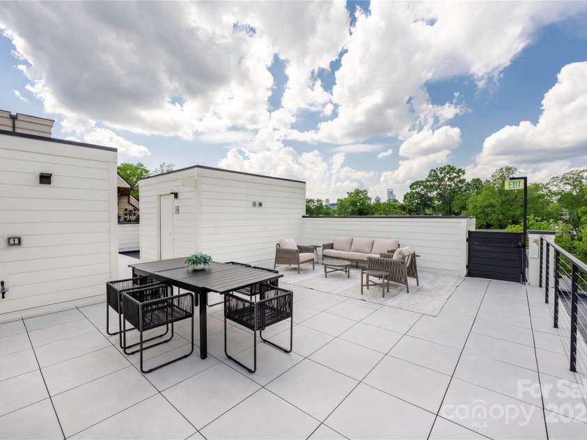 614 Queens Road, Charlotte, NC 28207.  MLS# CAR4252364, YatesRealty ID 30744. 