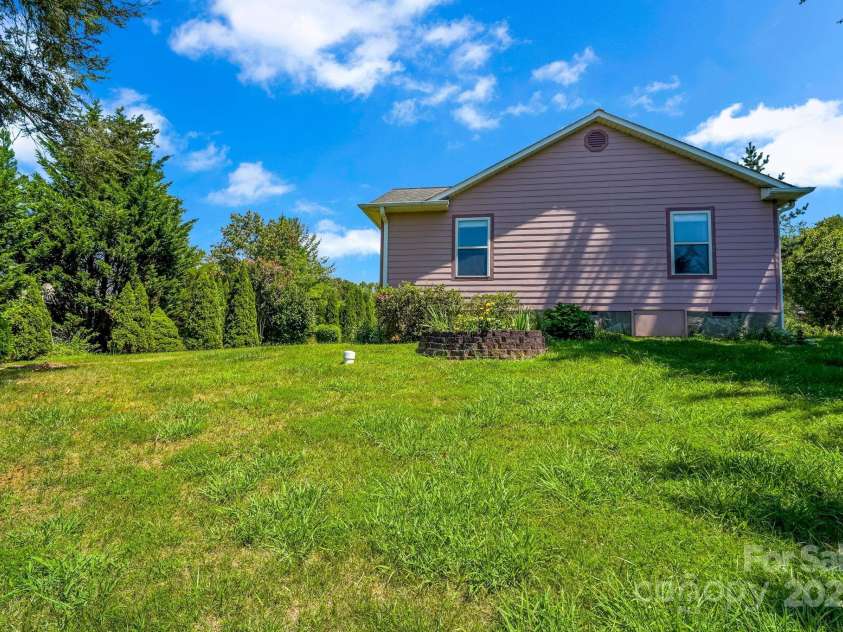 40 Collins Road, Marshall, NC 28753.  MLS# CAR4283307, YatesRealty ID 30745. 